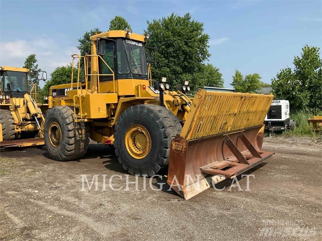 CAT 824C Gumikerekes homlokrakodók