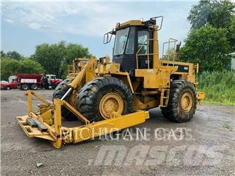 CAT 824C Gumikerekes homlokrakodók