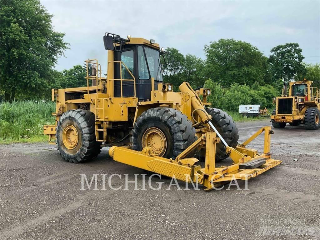 CAT 824C Gumikerekes homlokrakodók