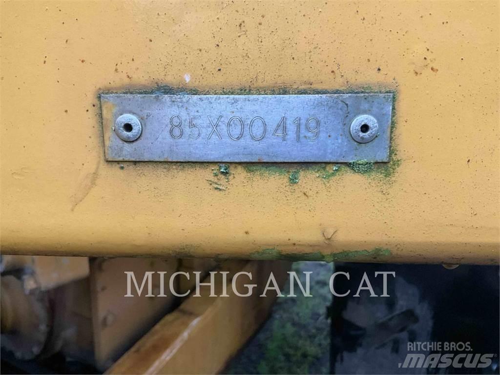 CAT 824C Gumikerekes homlokrakodók