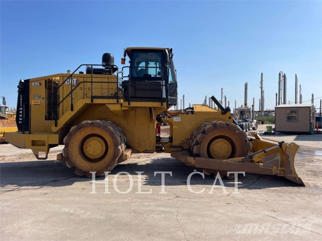 CAT 825 Talajtömörítő gépek