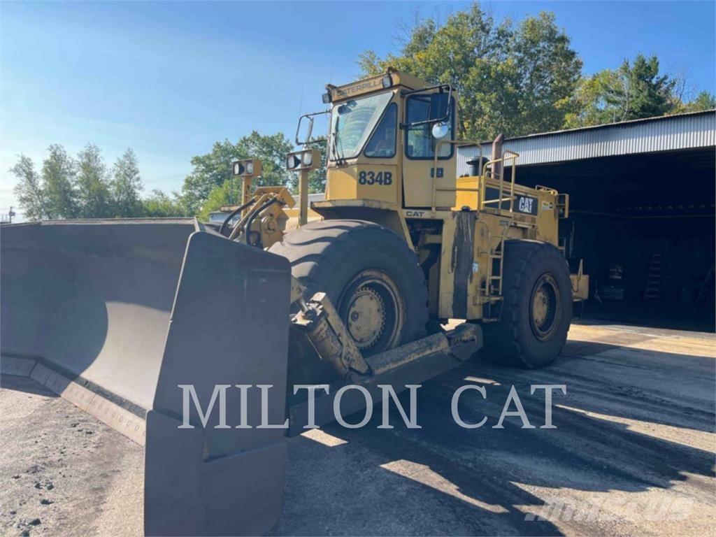 CAT 834B gumikerekes dózer