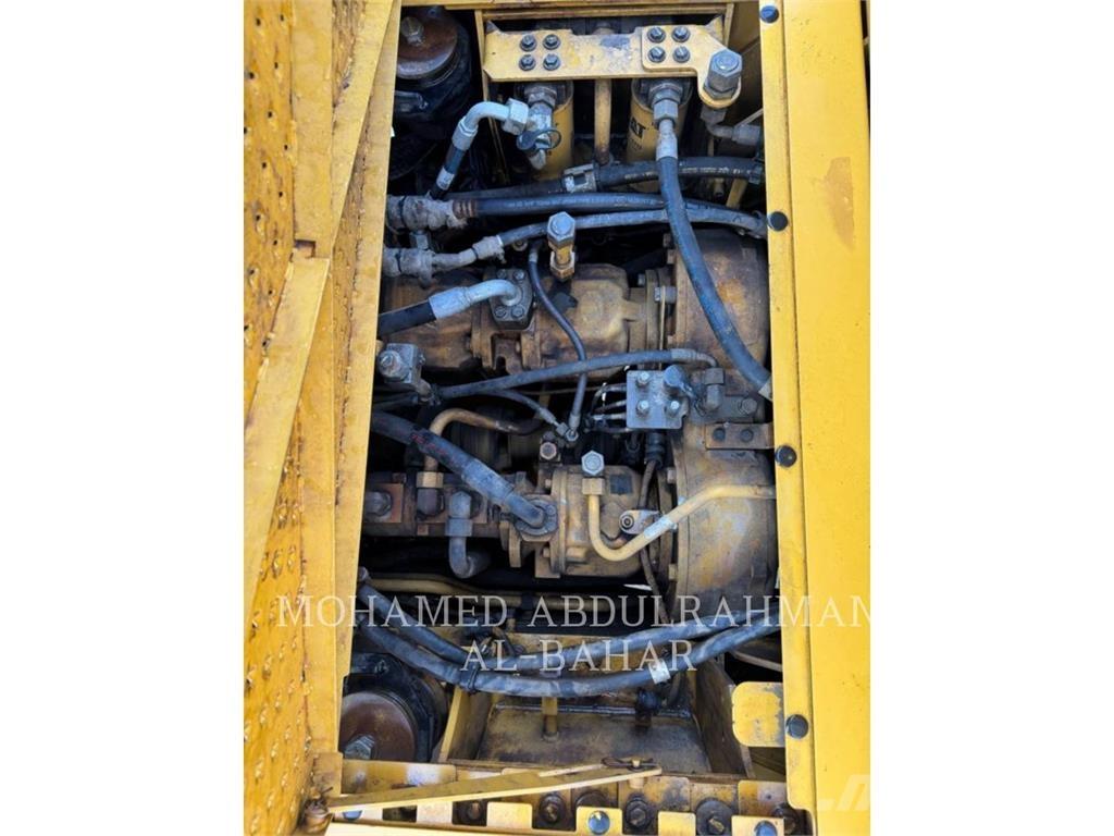 CAT 834F gumikerekes dózer
