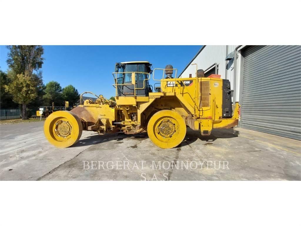 CAT 836K gumikerekes dózer