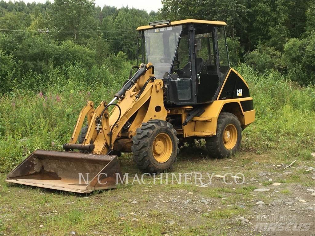 CAT 902 Gumikerekes homlokrakodók
