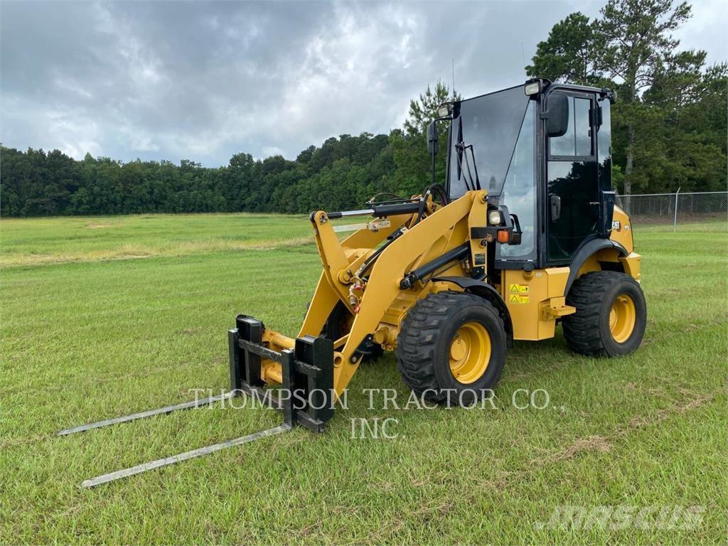 CAT 903 D Gumikerekes homlokrakodók