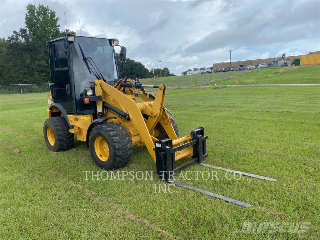 CAT 903 D Gumikerekes homlokrakodók