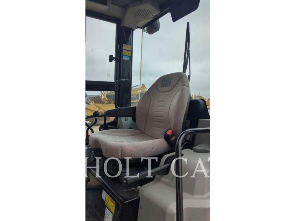 CAT 903C Gumikerekes homlokrakodók