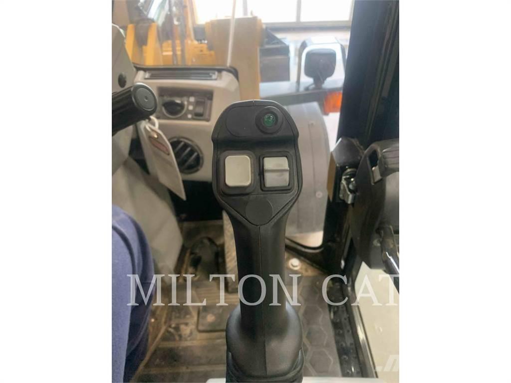 CAT 903D Gumikerekes homlokrakodók