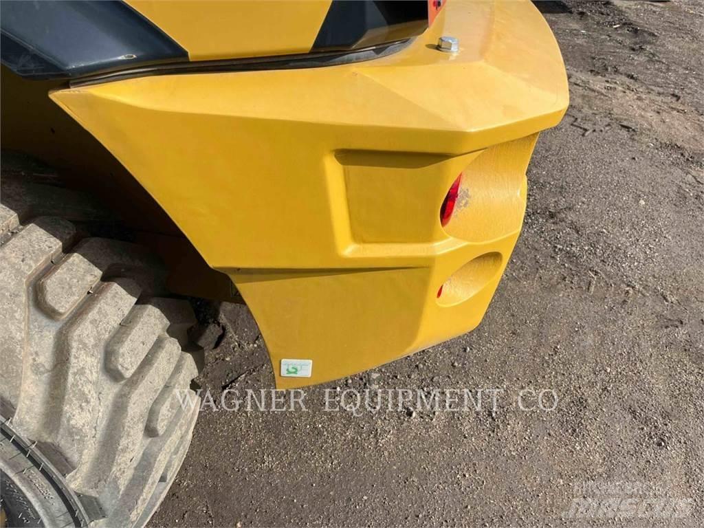 CAT 903D Gumikerekes homlokrakodók