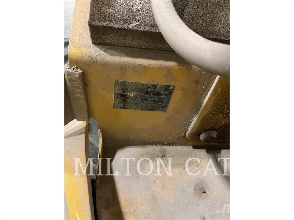 CAT 903D Gumikerekes homlokrakodók