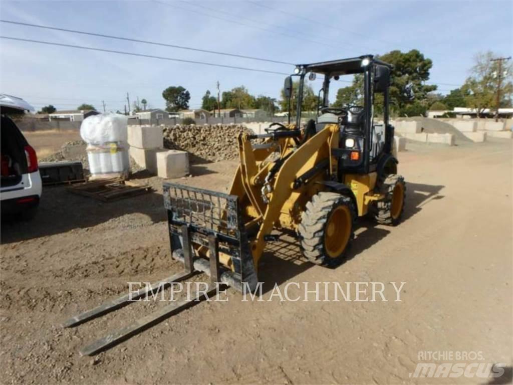 CAT 903D Gumikerekes homlokrakodók