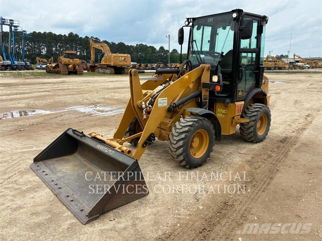 CAT 903D Gumikerekes homlokrakodók