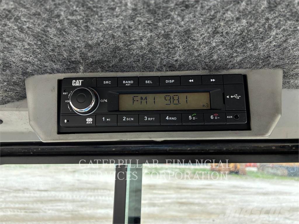 CAT 903D Gumikerekes homlokrakodók