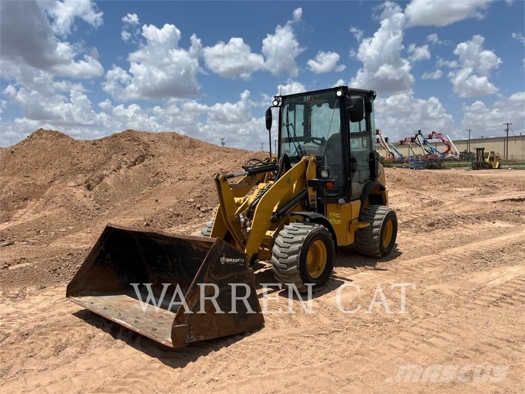 CAT 903D Gumikerekes homlokrakodók
