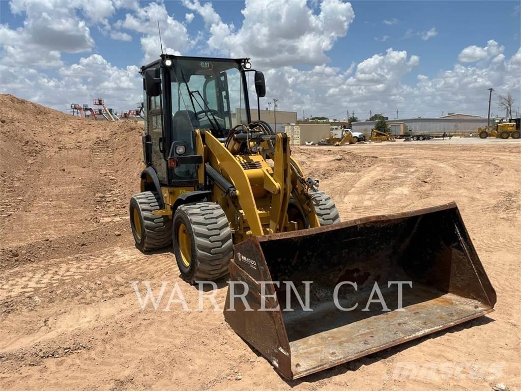 CAT 903D Gumikerekes homlokrakodók
