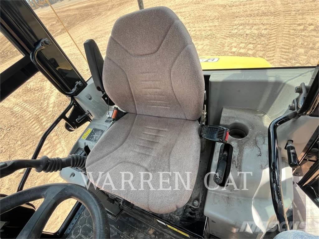 CAT 903D Gumikerekes homlokrakodók