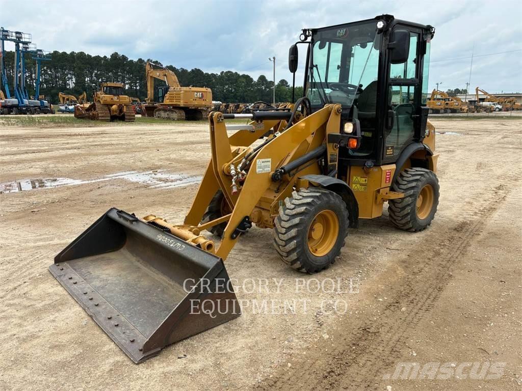CAT 903D Gumikerekes homlokrakodók