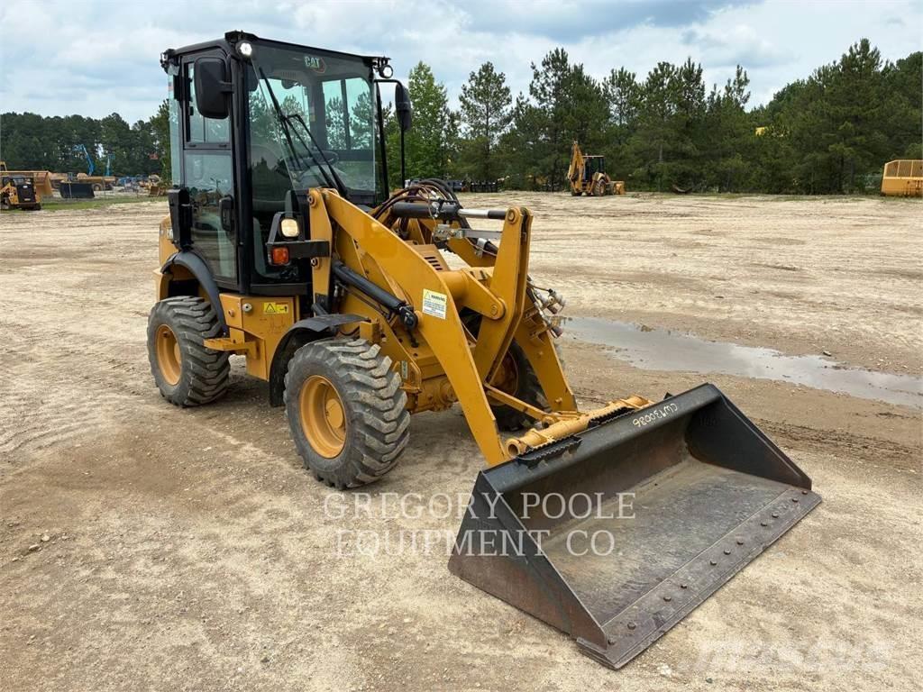 CAT 903D Gumikerekes homlokrakodók