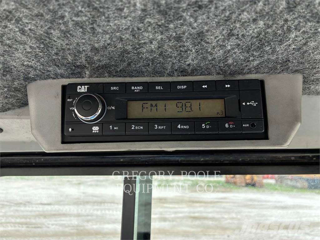 CAT 903D Gumikerekes homlokrakodók