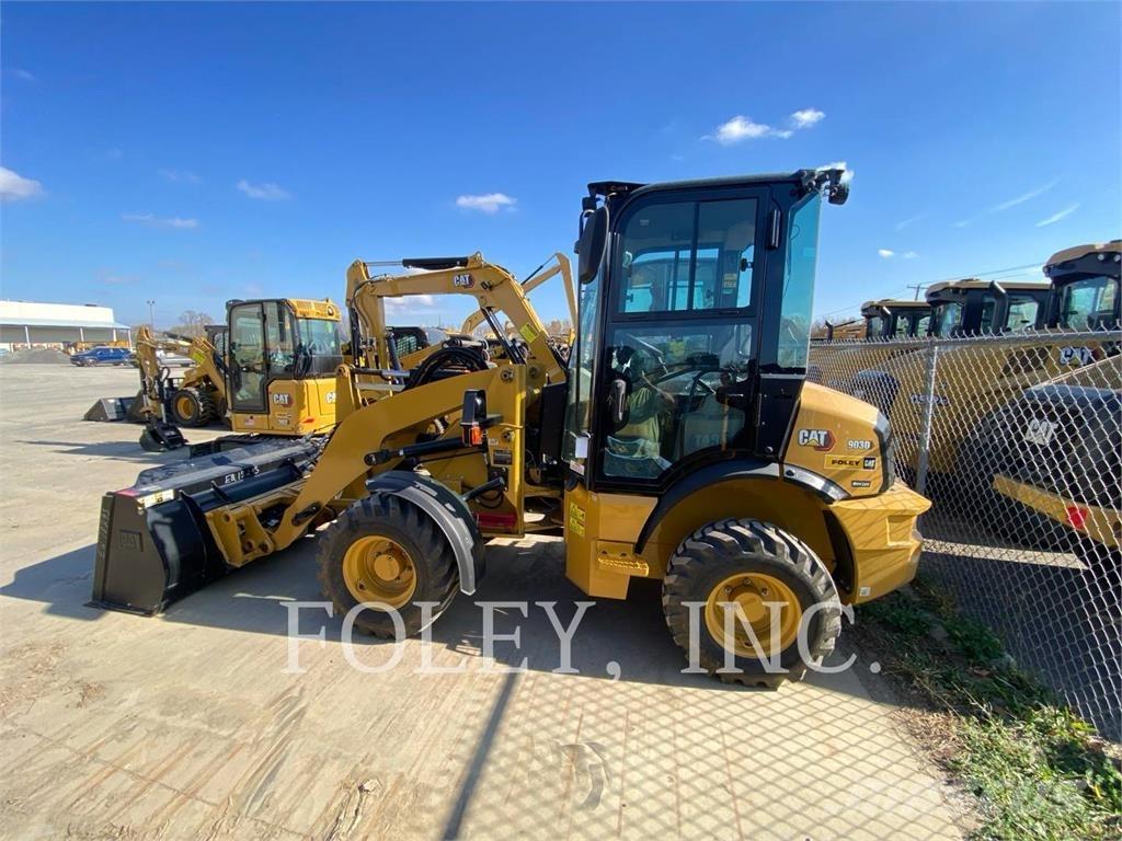 CAT 903D Gumikerekes homlokrakodók