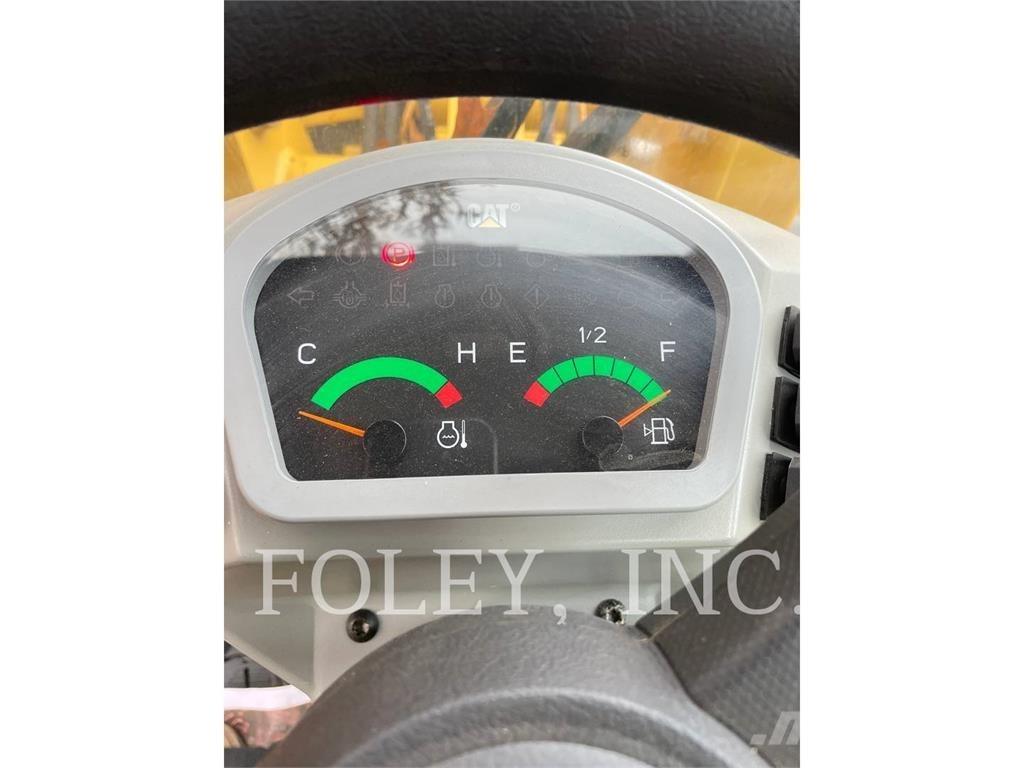CAT 903D Gumikerekes homlokrakodók