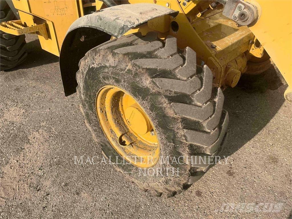 CAT 903D HARW Gumikerekes homlokrakodók