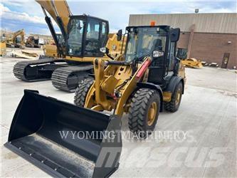 CAT 906 Gumikerekes homlokrakodók