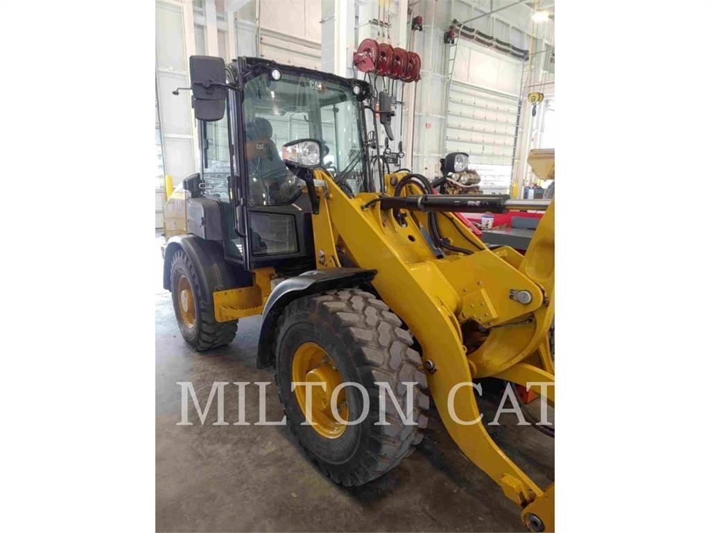 CAT 906 Gumikerekes homlokrakodók