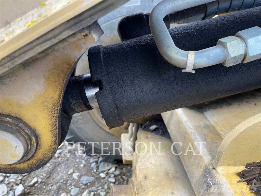 CAT 906 Gumikerekes homlokrakodók