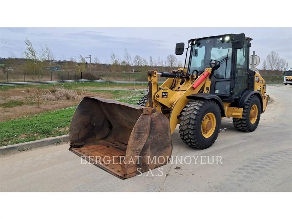CAT 906 Gumikerekes homlokrakodók