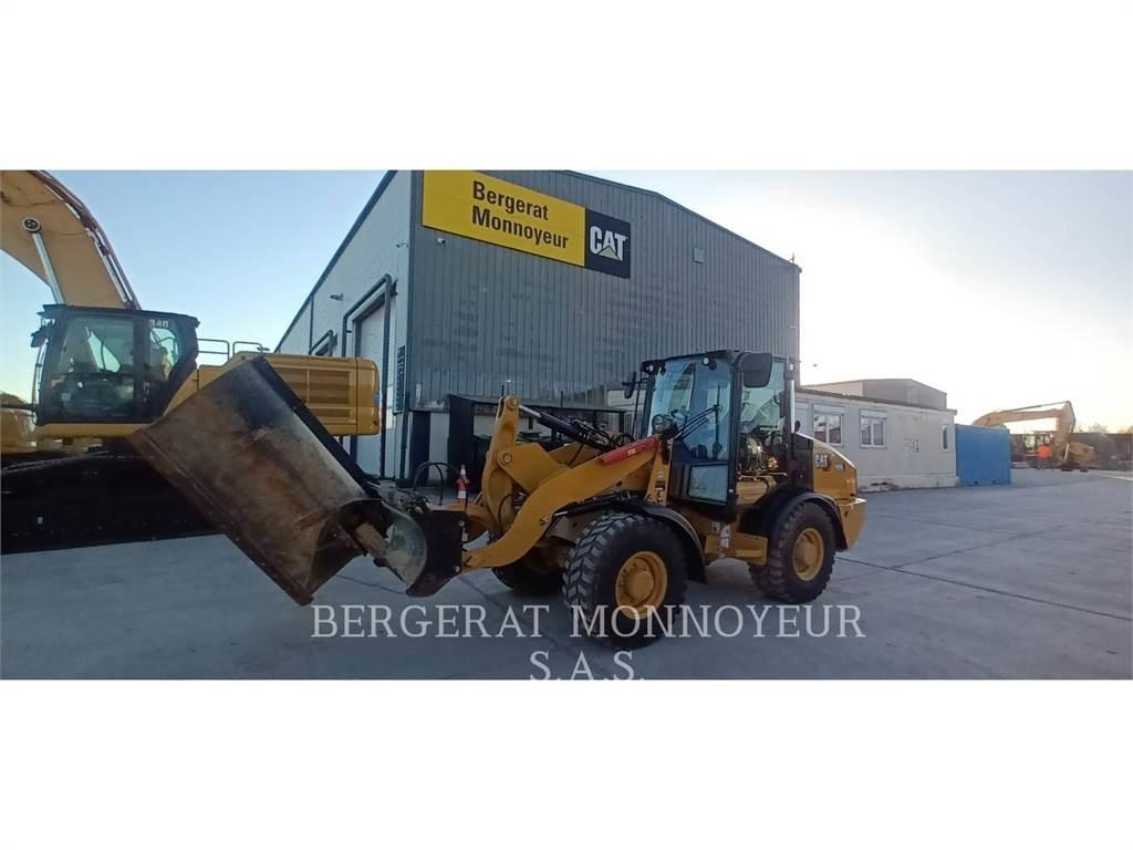 CAT 906 Gumikerekes homlokrakodók