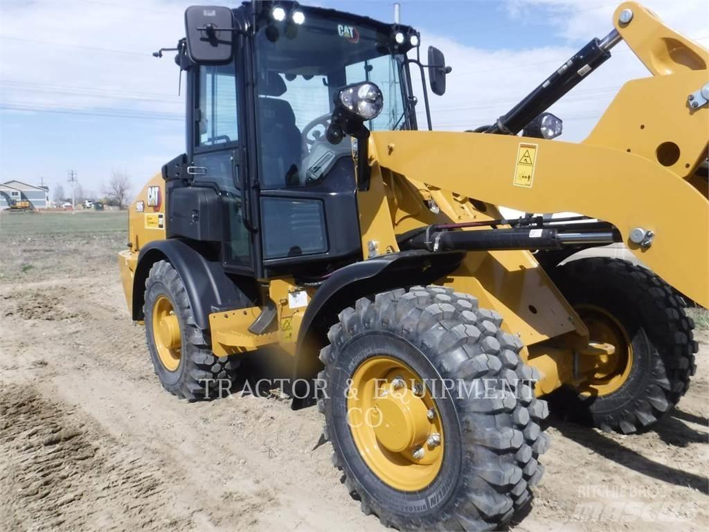 CAT 906 Gumikerekes homlokrakodók