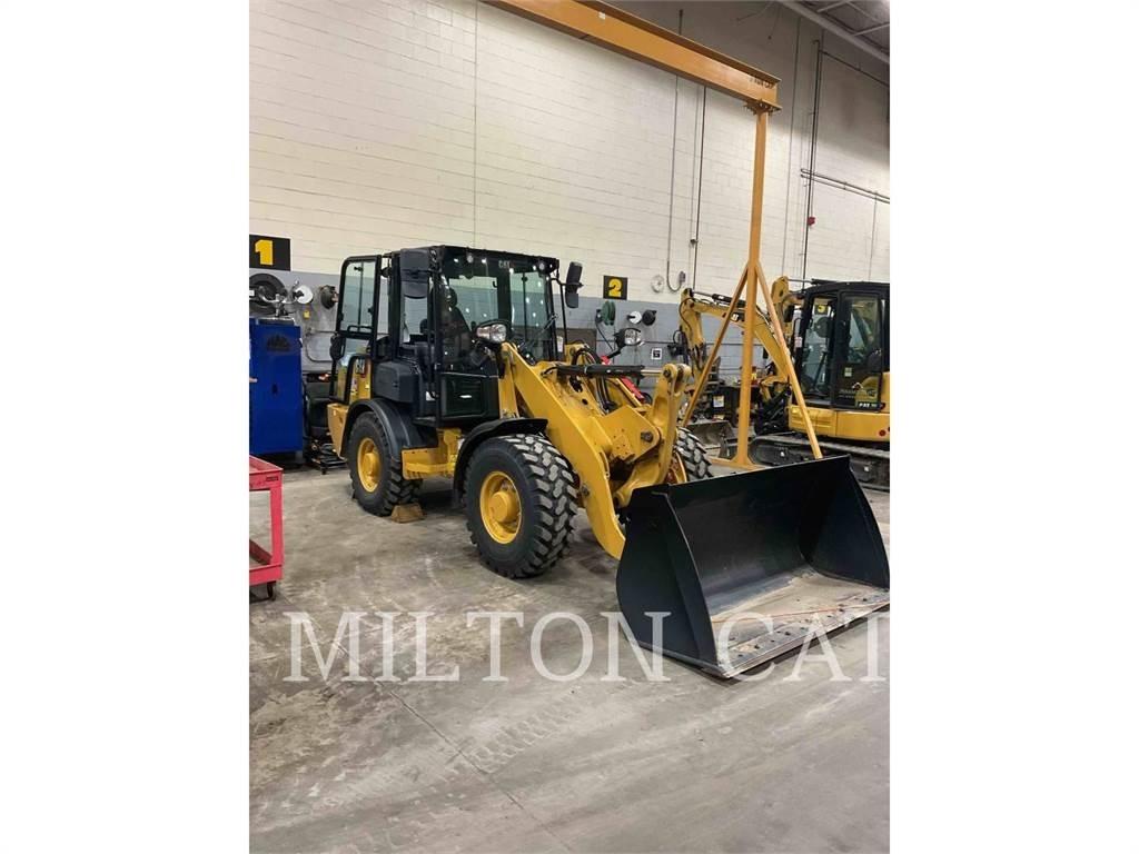 CAT 906 Gumikerekes homlokrakodók