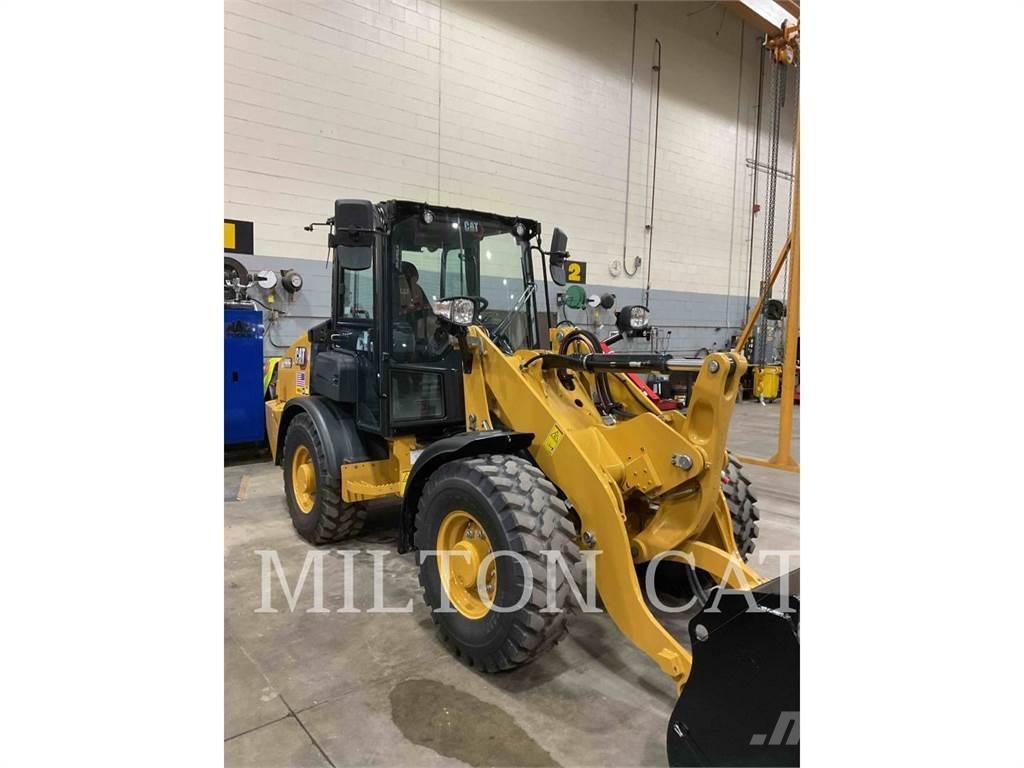 CAT 906 Gumikerekes homlokrakodók