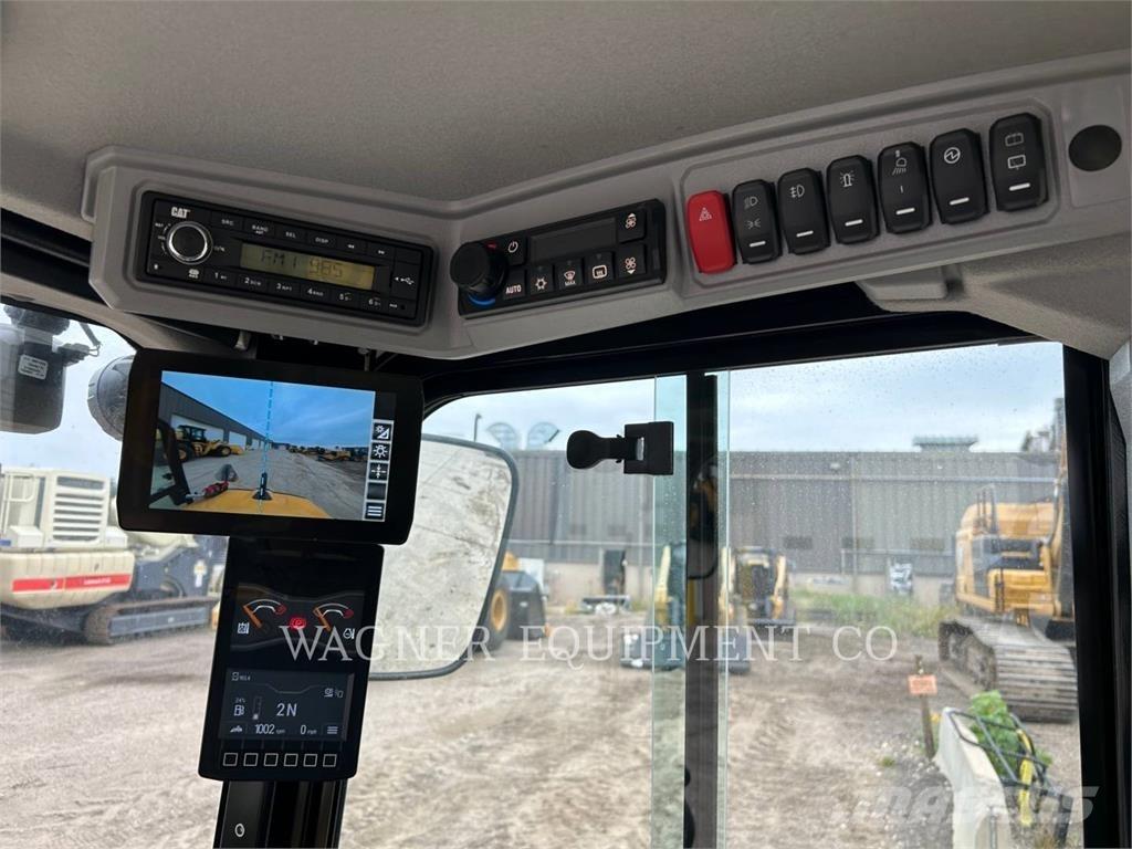 CAT 906 Gumikerekes homlokrakodók