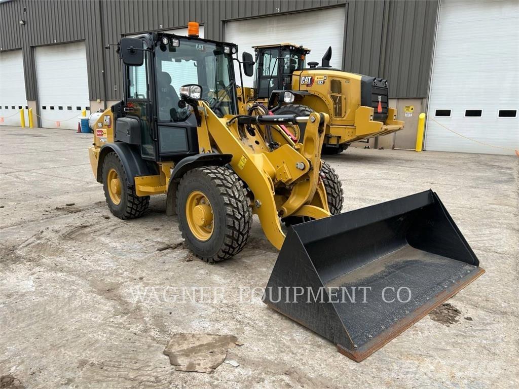 CAT 906 Gumikerekes homlokrakodók