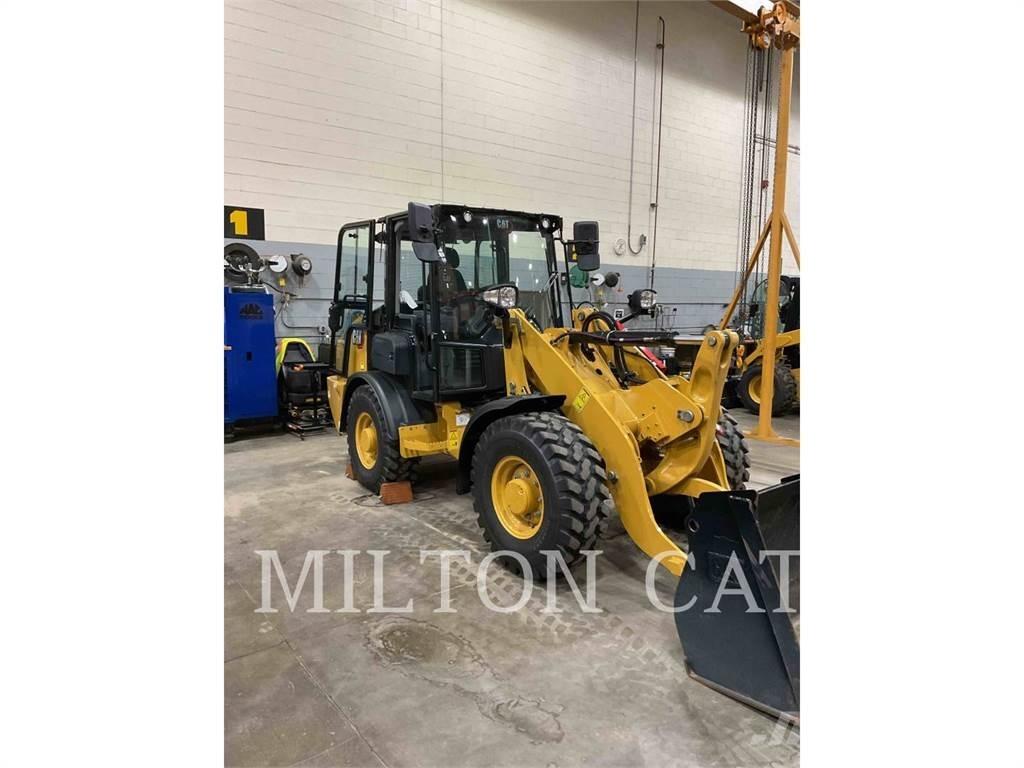 CAT 906 Gumikerekes homlokrakodók
