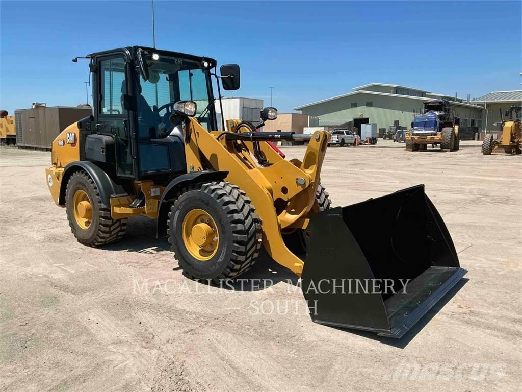 CAT 906 Gumikerekes homlokrakodók