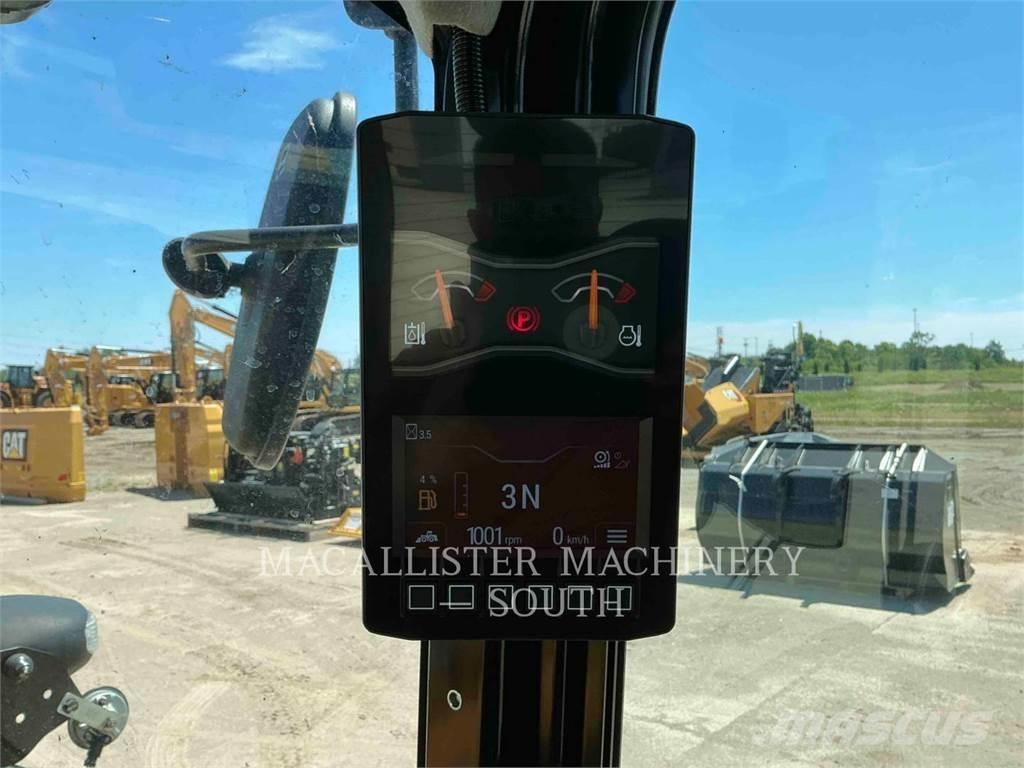 CAT 906 Gumikerekes homlokrakodók