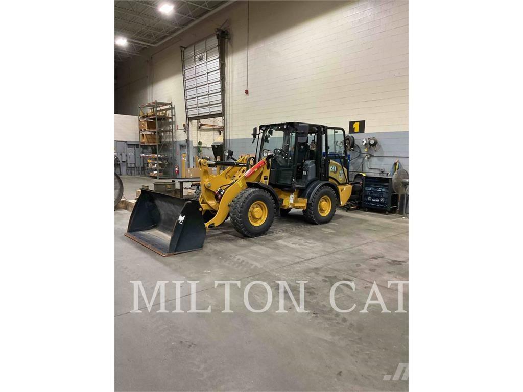 CAT 906 Gumikerekes homlokrakodók