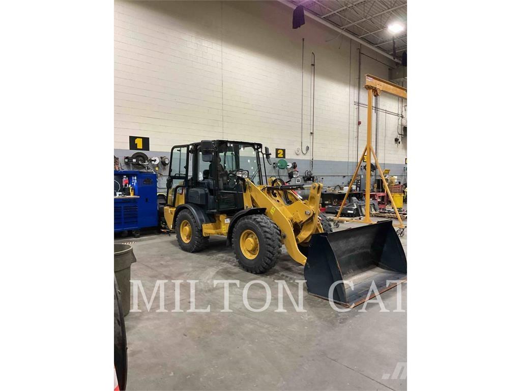 CAT 906 Gumikerekes homlokrakodók