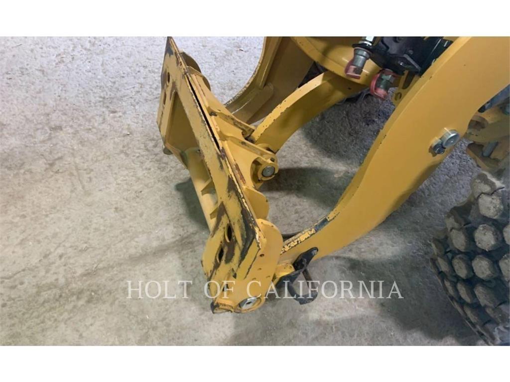 CAT 906 Gumikerekes homlokrakodók