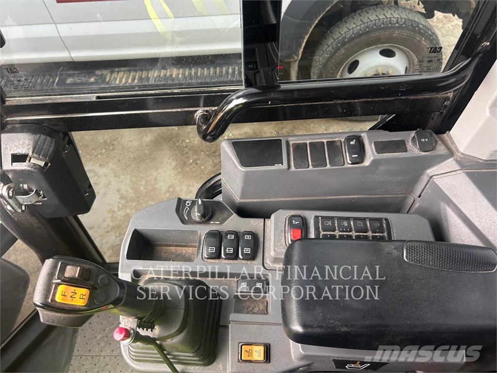 CAT 906-14 Gumikerekes homlokrakodók