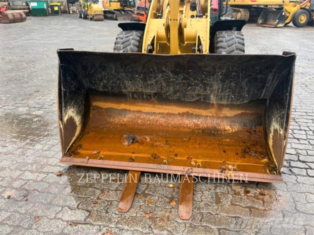 CAT 906-14 Gumikerekes homlokrakodók