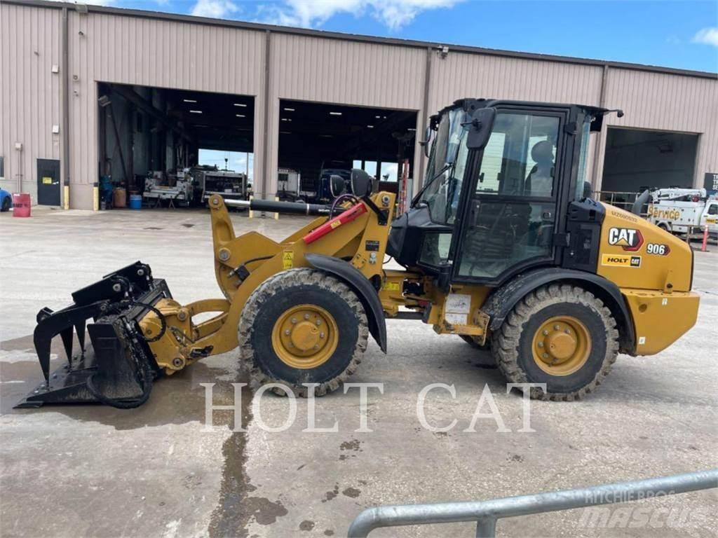 CAT 906 CAB Gumikerekes homlokrakodók