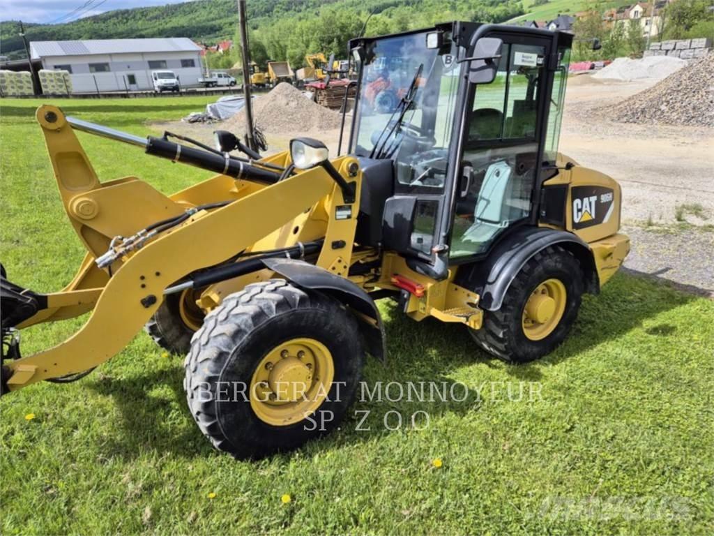 CAT 906H Gumikerekes homlokrakodók