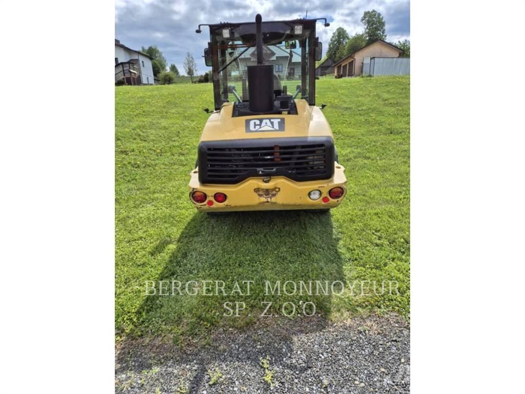 CAT 906H Gumikerekes homlokrakodók