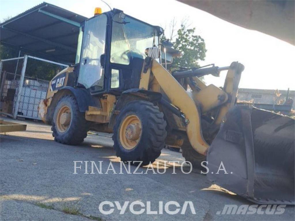 CAT 906H Gumikerekes homlokrakodók