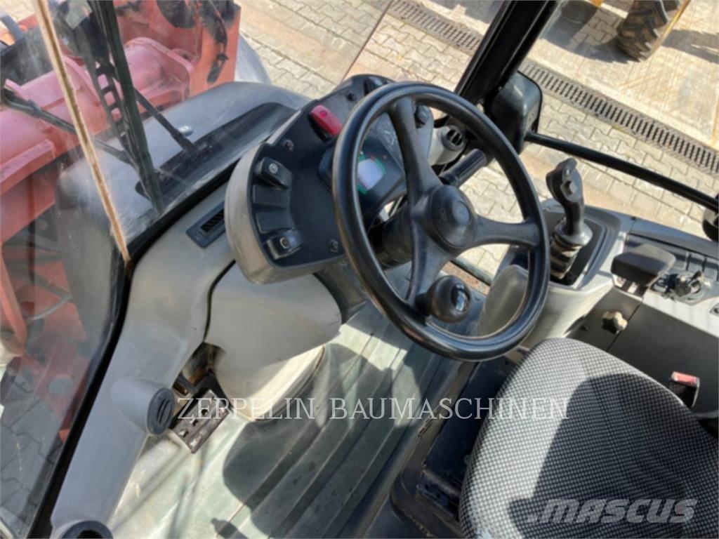 CAT 906H Gumikerekes homlokrakodók